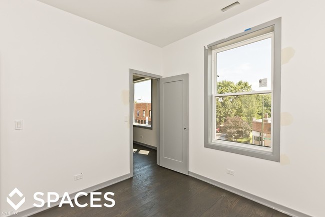 2834 W Diversey Ave-Unit -Unit 1-3F in Chicago, IL - Building Photo - Building Photo