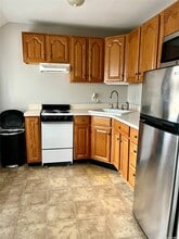 5 Maplewood Rd-Unit -2E in Huntington Station, NY - Building Photo - Building Photo