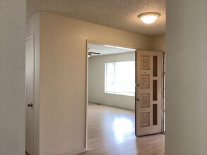 6893 N Rowell Ave in Fresno, CA - Building Photo - Building Photo