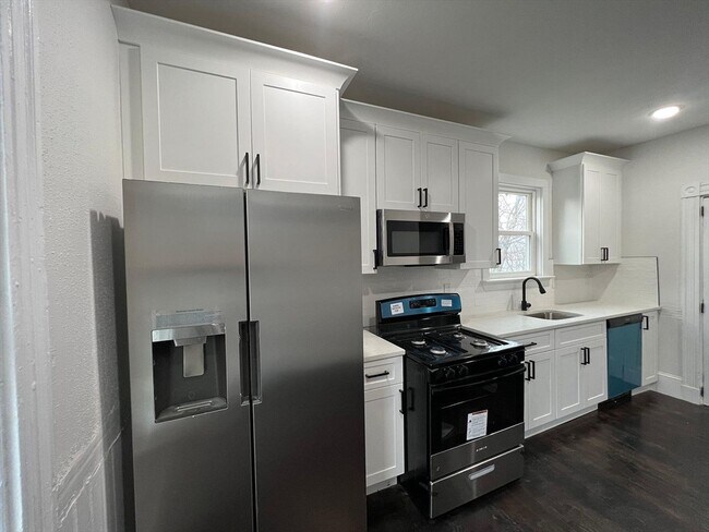 65 Lambert St, Unit 3 in Boston, MA - Building Photo - Building Photo