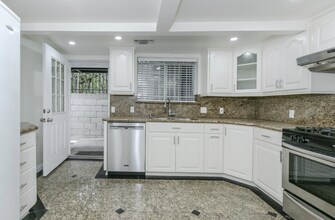 1610 N Hoover St in Los Angeles, CA - Building Photo - Building Photo
