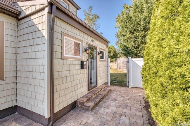 524 Central Ave in Bethpage, NY - Building Photo - Building Photo