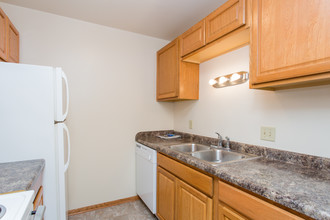 Apartment Homes of Wildwood Preserve in Oak Creek, WI - Foto de edificio - Interior Photo