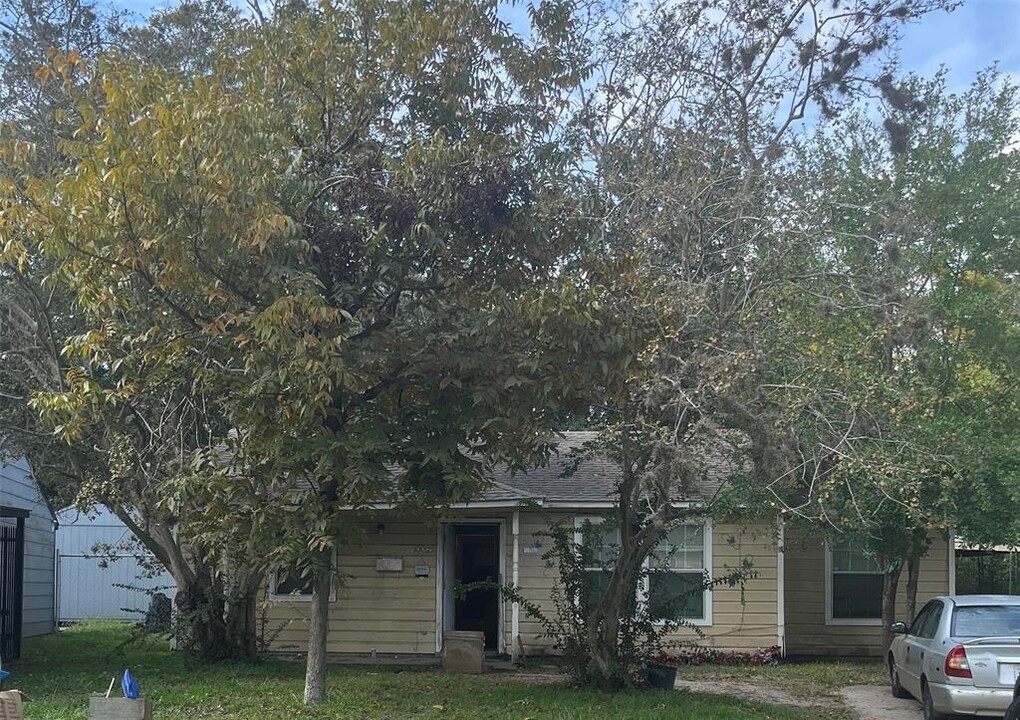 10021 Gloyna St in Houston, TX - Building Photo