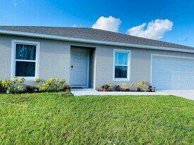 479 SW Holden Terrace in Port St. Lucie, FL - Building Photo