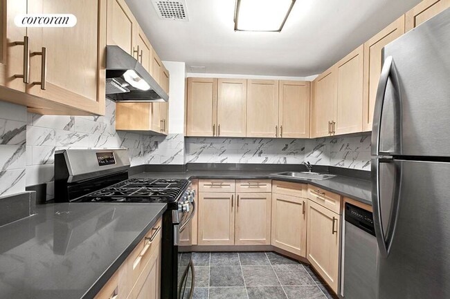property at 433 E 115th St