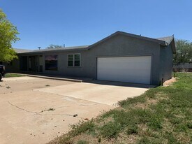107 Ave G S in Farwell, TX - Building Photo
