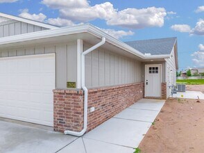 2432 S Wheatland St in Wichita, KS - Building Photo - Building Photo