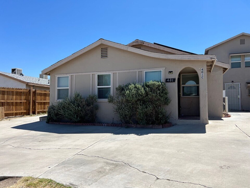 401 Barstow Rd in Barstow, CA - Building Photo
