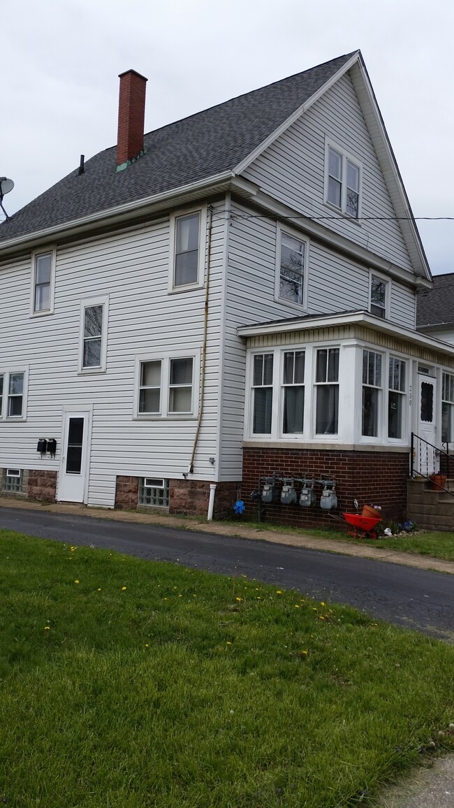 250 Robinson St, Unit 1