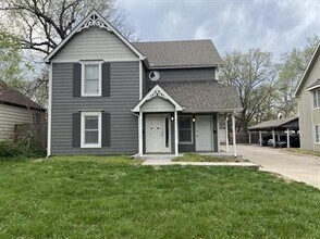 617 Maine St in Lawrence, KS - Foto de edificio - Building Photo