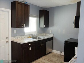 1709 NW 6th Ave-Unit -1711 in Fort Lauderdale, FL - Foto de edificio - Building Photo