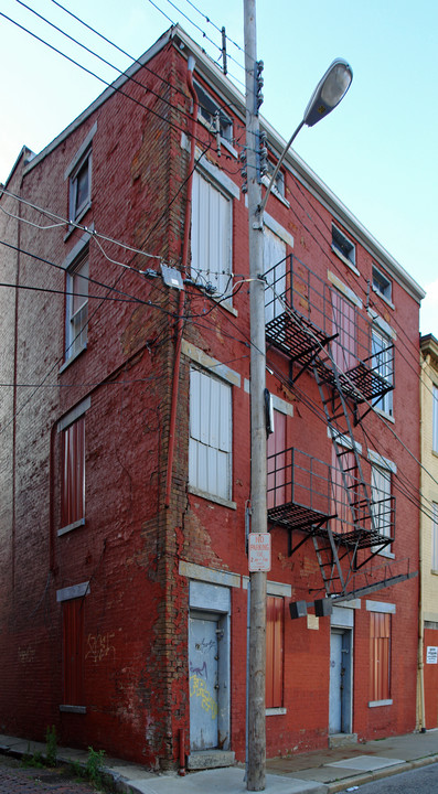 23 Mercer St in Cincinnati, OH - Building Photo