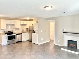 1004 Parkvale Ct in Park Hills, KY - Building Photo