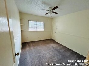 11911 Altamonte Oaks in San Antonio, TX - Building Photo - Building Photo