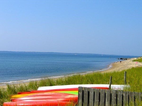 15 Crowell Ln in West Tisbury, MA - Building Photo