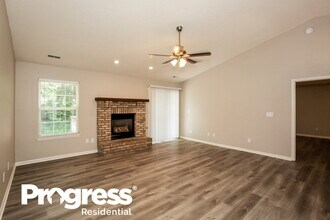 8438 Kousa Dr in Indianapolis, IN - Foto de edificio - Building Photo