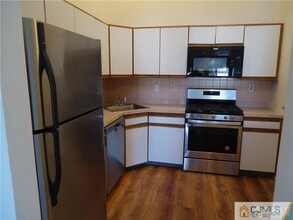 54 Clay St in North Brunswick, NJ - Building Photo - Building Photo
