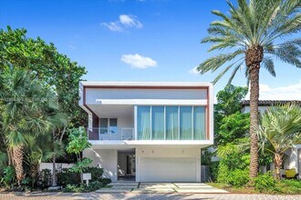 7830 Atlantic Way in Miami Beach, FL - Building Photo - Building Photo
