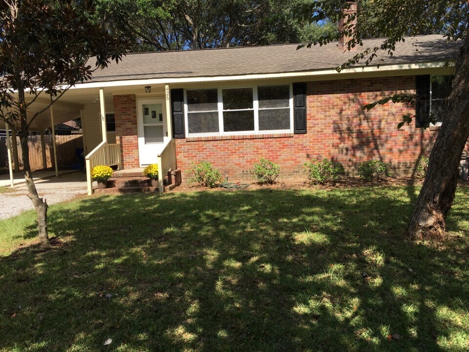 426 Hobcaw Dr in Mount Pleasant, SC - Building Photo