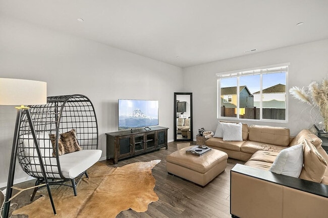 property at 10816 185th St E