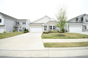 126 Peck Ln in Suffolk, VA - Building Photo