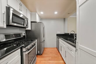 15231 Magnolia Blvd, Unit #221 in Sherman Oaks, CA - Building Photo - Building Photo