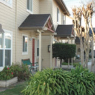 The Redwoods Apartments in Gilroy, CA - Building Photo