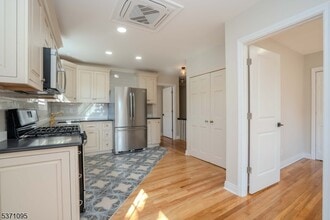 135 Main St in Chatham, NJ - Foto de edificio - Building Photo