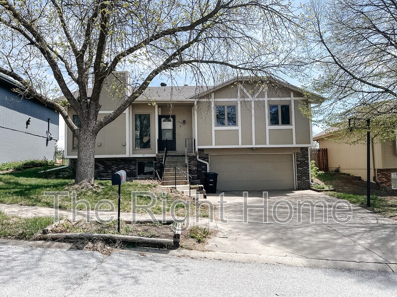6323 N 112th Cir in Omaha, NE - Building Photo