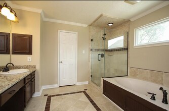 12226 Paddock Way in Houston, TX - Building Photo - Building Photo