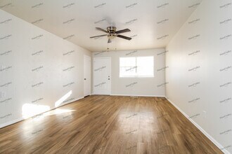 301 Fay Ave in Yukon, OK - Building Photo - Building Photo