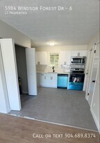 5984 Windsor Forest Dr in Jacksonville, FL - Building Photo