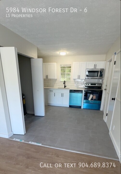 5984 Windsor Forest Dr in Jacksonville, FL - Foto de edificio