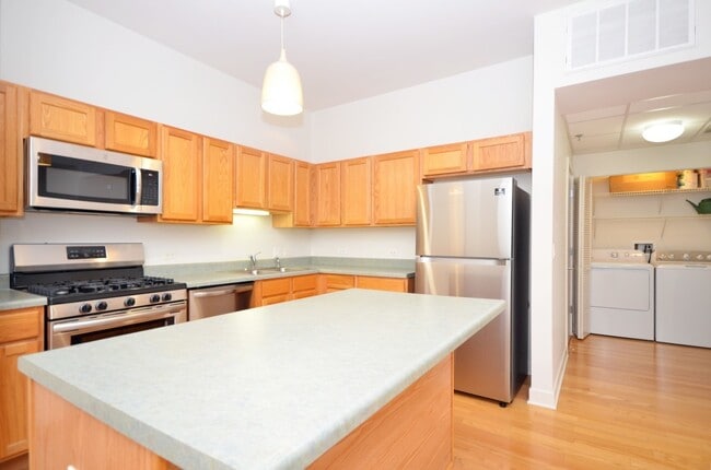 6000 N Cicero Ave-Unit -308 in Chicago, IL - Building Photo - Building Photo