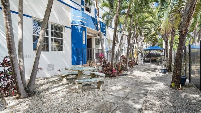 1241 13th St in Miami Beach, FL - Building Photo - Building Photo