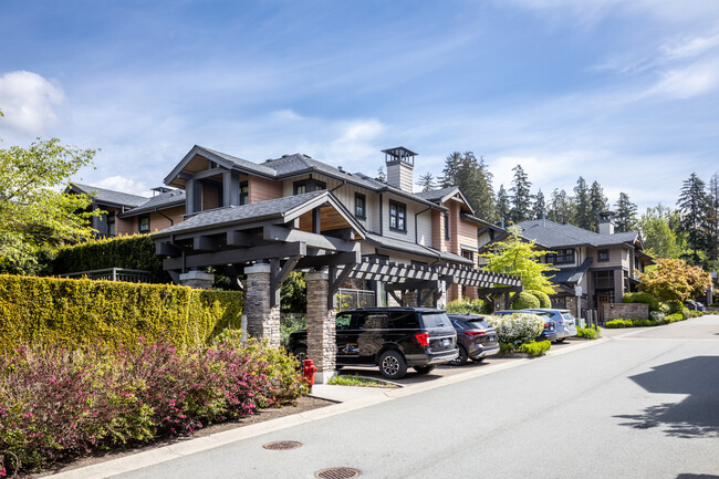 555 Raven Woods Dr in North Vancouver, BC - Building Photo - Building Photo