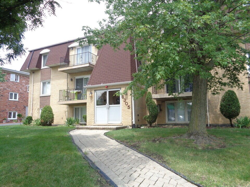6305 Joliet Rd in Countryside, IL - Building Photo