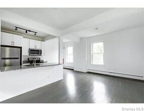 144 Union St in Poughkeepsie, NY - Building Photo - Building Photo