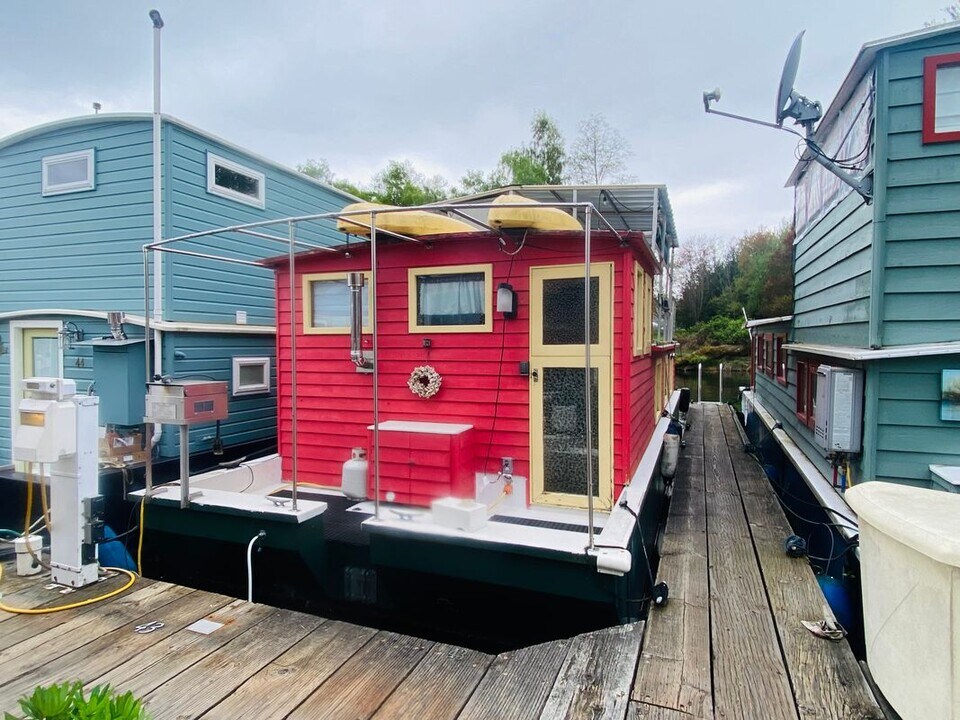 2143 N Northlake Way in Seattle, WA - Building Photo