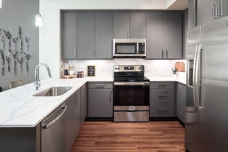 15250 Quorum Dr in Addison, TX - Building Photo - Building Photo