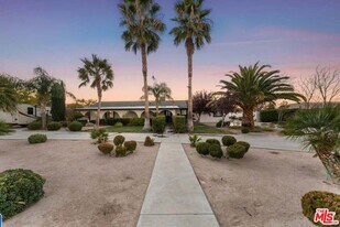 40529 12th St W in Palmdale, CA - Building Photo