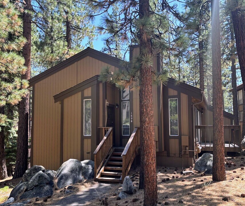 169 Holly Ln in Zephyr Cove, NV - Building Photo