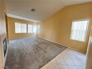5044 Walbrook Ln in Las Vegas, NV - Building Photo - Building Photo