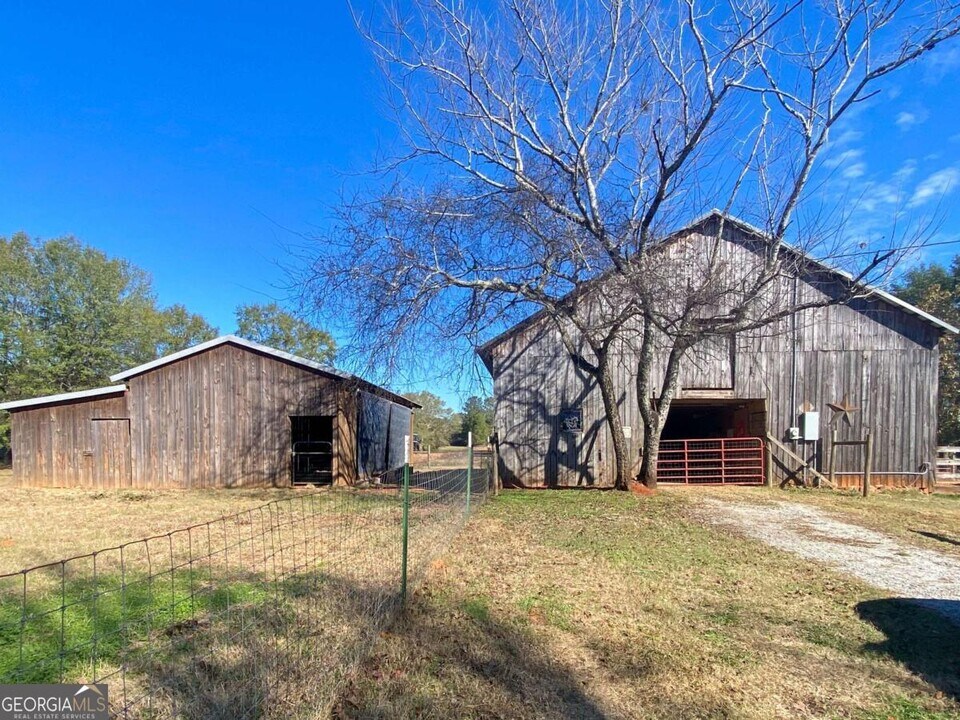 1121 Prospect Rd in Madison, GA - Building Photo