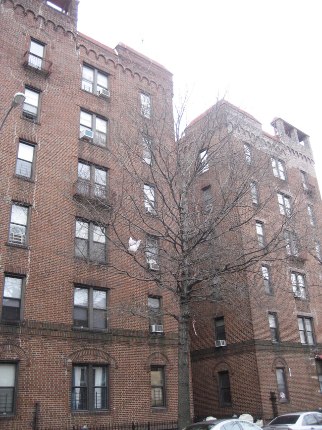 37-06 81st Street in Flushing, NY - Foto de edificio - Building Photo