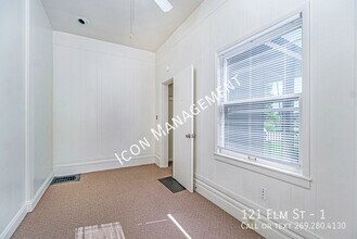121 Elm St in Kalamazoo, MI - Building Photo - Building Photo