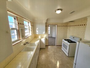 1227 1/2 S Orlando Ave, Unit 1227 .5 in Los Angeles, CA - Foto de edificio - Building Photo