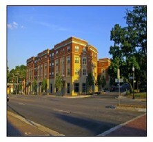 Hunters Park in Arlington, VA - Building Photo