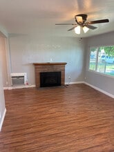 646 W Peralta Way in Fresno, CA - Foto de edificio - Building Photo